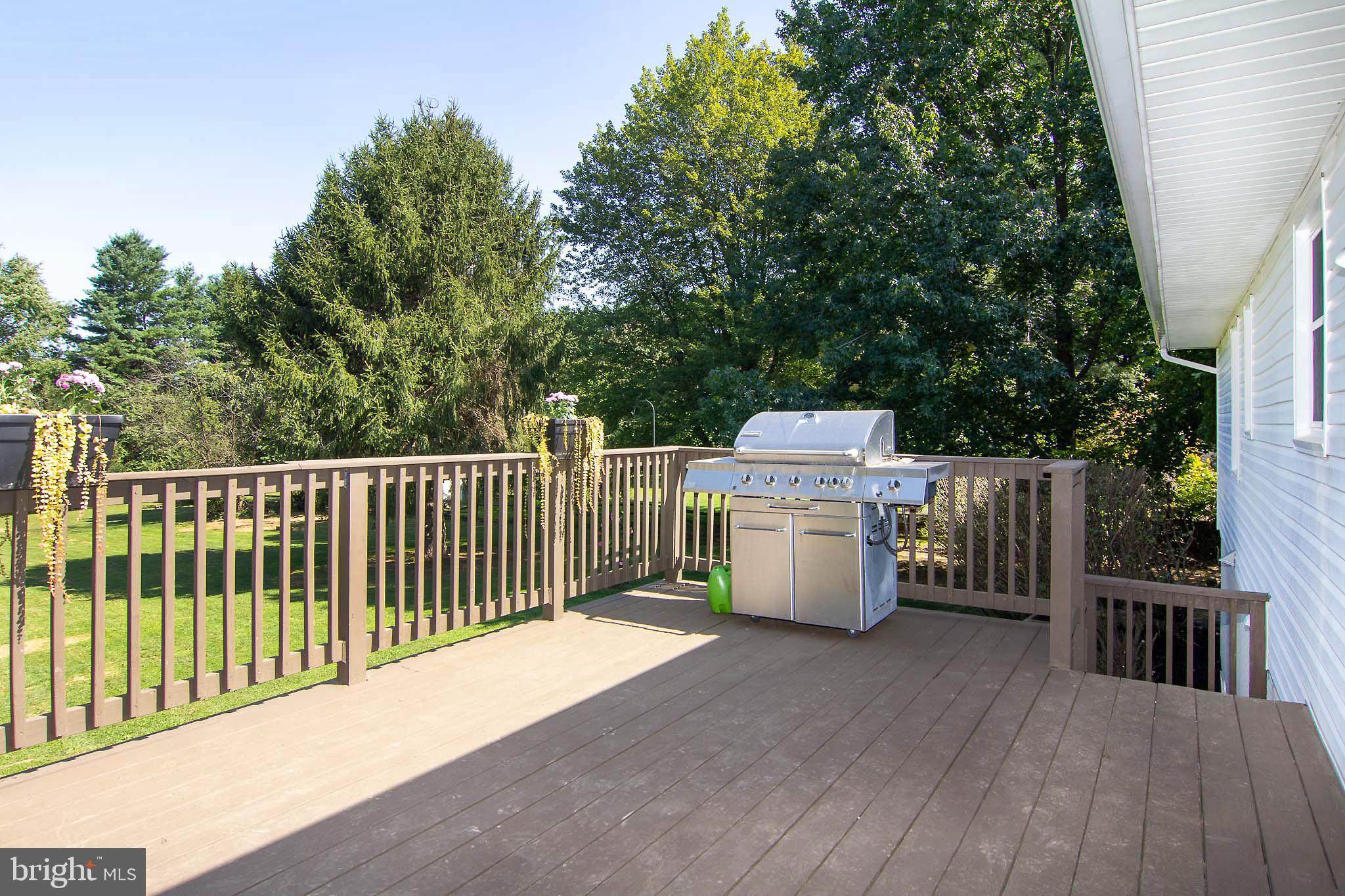 2412 Lawndale Road Finksburg, MD 21048 - Photo 11 of 44 Oversized deck