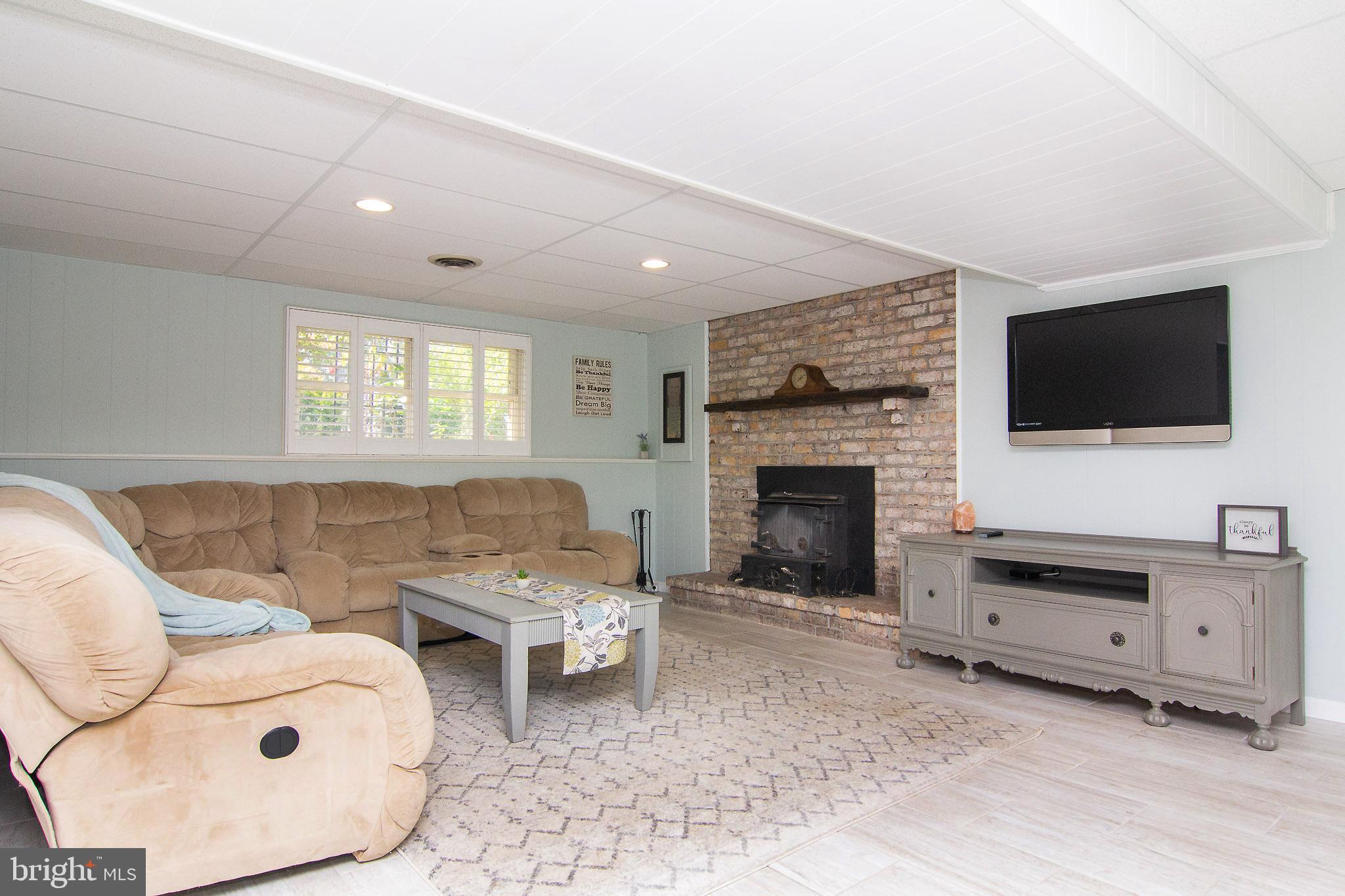 2412 Lawndale Road Finksburg, MD 21048 - Photo 28 of 44 Spacious family room