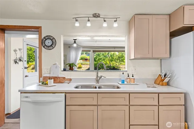 $1,150,000 | 2423 Day Island Boulevard West, University Place, WA 98466