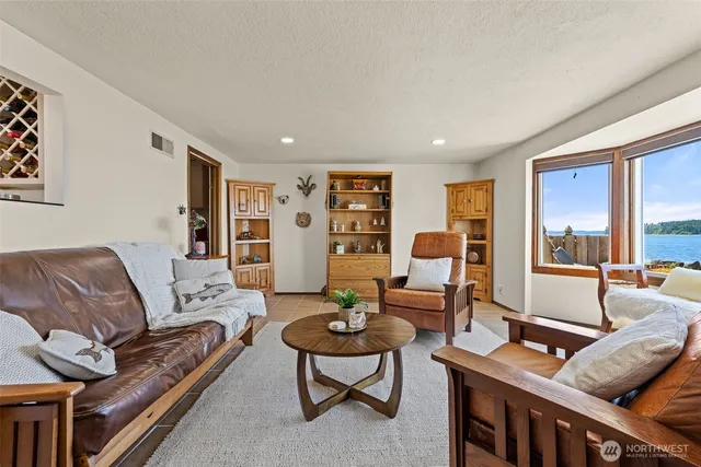 $1,150,000 | 2423 Day Island Boulevard West, University Place, WA 98466