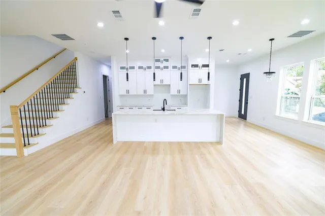 $3,900 | 302 East 7th Street, Unit B, Dallas, TX 75203