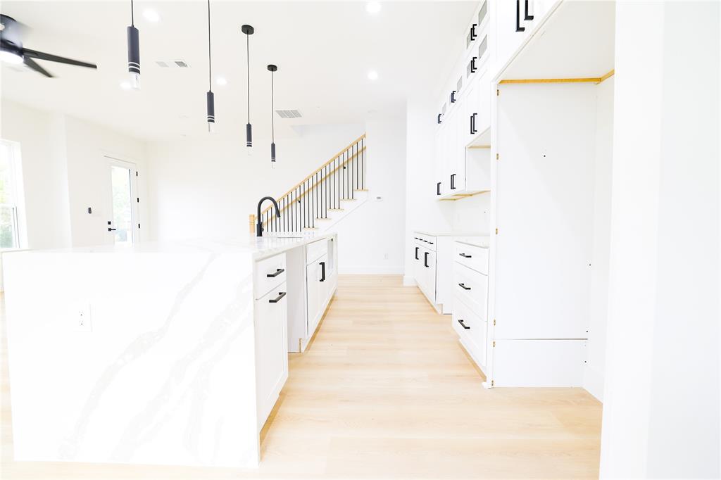 302 East 7th Street, Unit B Dallas, TX 75203 - Photo 5 of 15 a view of a hallway with white walls and white walls