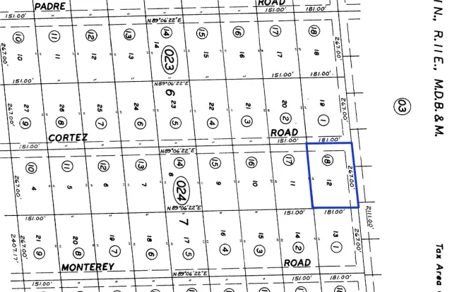 a picture of a wall with a picture of a sign on it