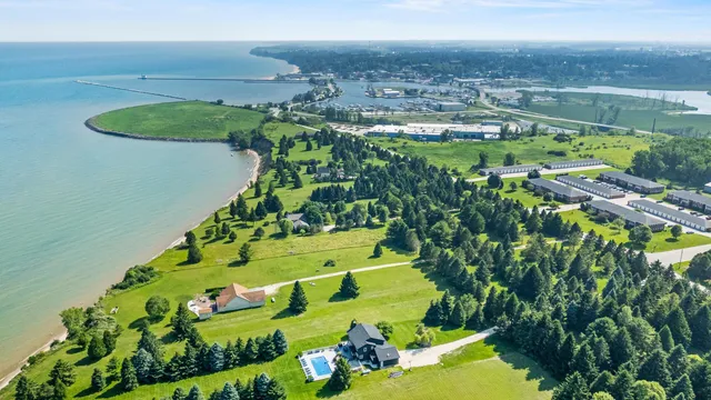 $253,000 | 626 Lakeshore Drive, Kewaunee, WI 54216