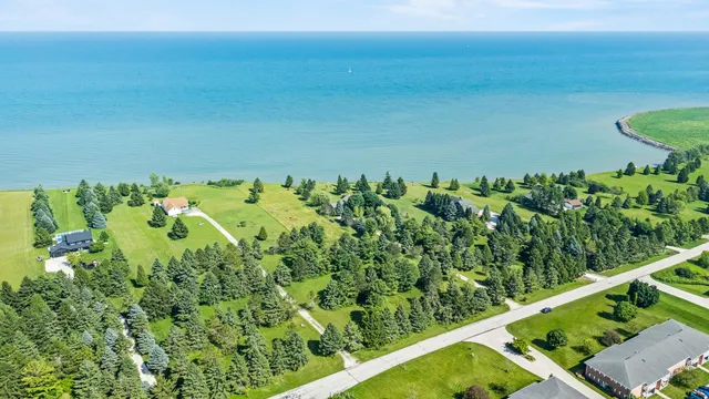 $253,000 | 626 Lakeshore Drive, Kewaunee, WI 54216