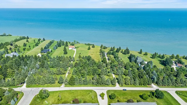 $253,000 | 626 Lakeshore Drive, Kewaunee, WI 54216