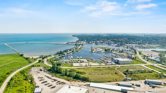 $253,000 | 626 Lakeshore Drive, Kewaunee, WI 54216