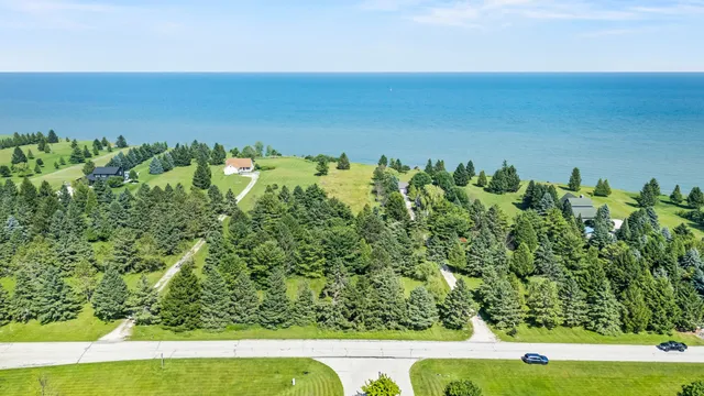 $253,000 | 626 Lakeshore Drive, Kewaunee, WI 54216