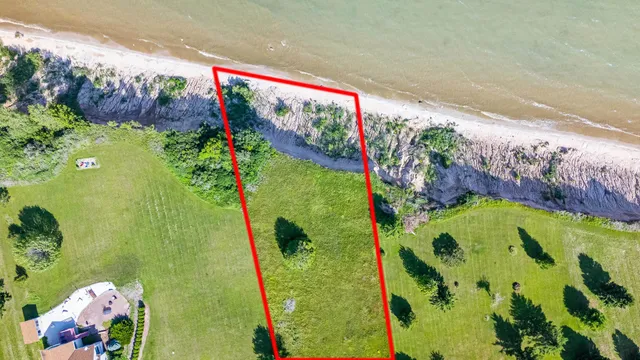 $253,000 | 626 Lakeshore Drive, Kewaunee, WI 54216