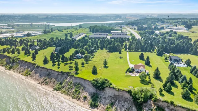 $253,000 | 626 Lakeshore Drive, Kewaunee, WI 54216