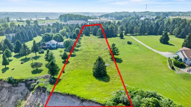 $253,000 | 626 Lakeshore Drive, Kewaunee, WI 54216