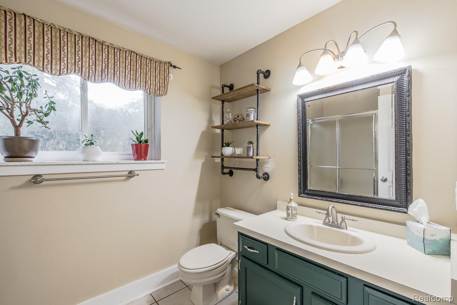 9618 Ridge Top Trail Clarkston, MI 48348 - Photo 25 of 32 Full Bathroom