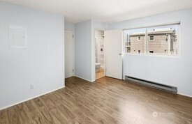 4226 Dayton Avenue North, Unit 202 Seattle, WA 98103 - Photo 19 of 30