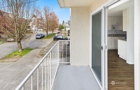 4226 Dayton Avenue North, Unit 202 Seattle, WA 98103 - Photo 26 of 30