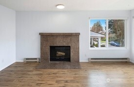 4226 Dayton Avenue North, Unit 202 Seattle, WA 98103 - Photo 4 of 30