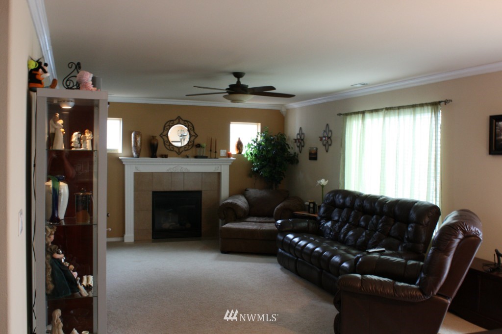 24209 185th Loop Southeast Covington, WA 98042 - Photo 4 of 10 Gallery Image 4