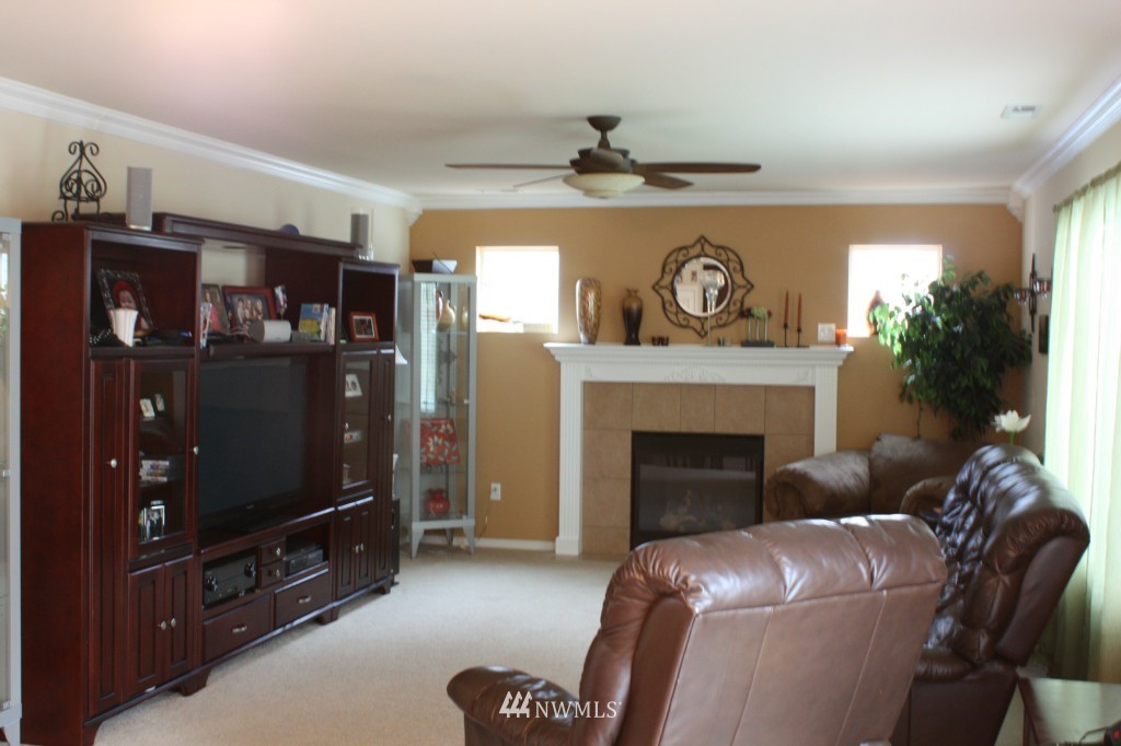 24209 185th Loop Southeast Covington, WA 98042 - Photo 5 of 10 Gallery Image 5