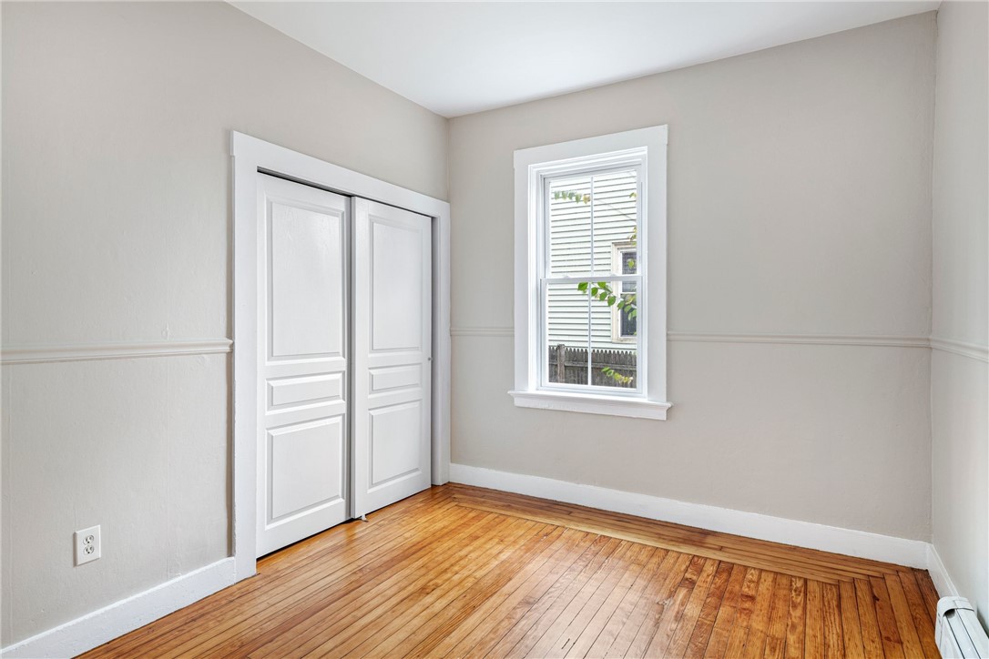 427 Spring Street, Unit 1 Newport, RI 02840 - Photo 12 of 16 Middle bedroom