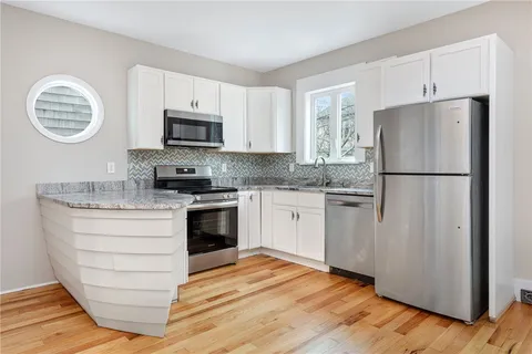 $3,500 | 427 Spring Street, Unit 1, Newport, RI 02840