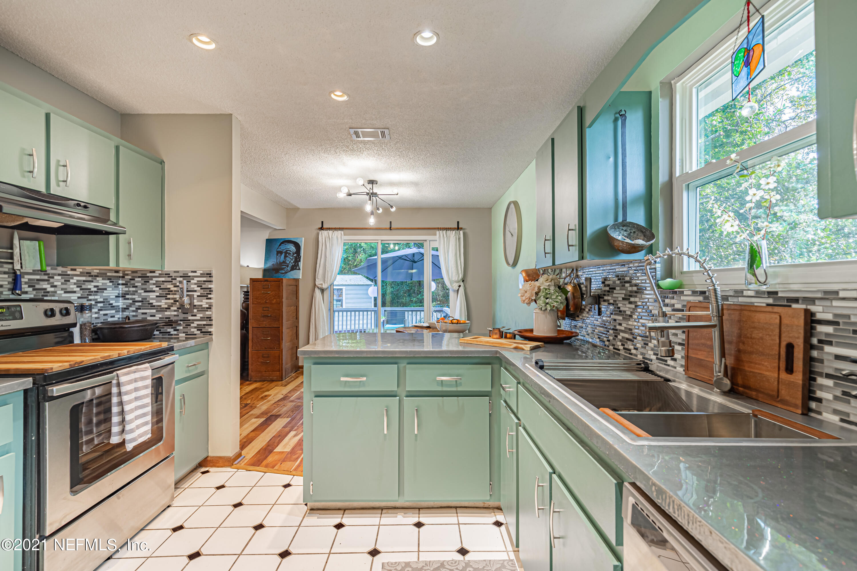 12825 Ridgemore Lane Jacksonville, FL 32258 - Photo 14 of 37 a kitchen with a sink and a stove top oven