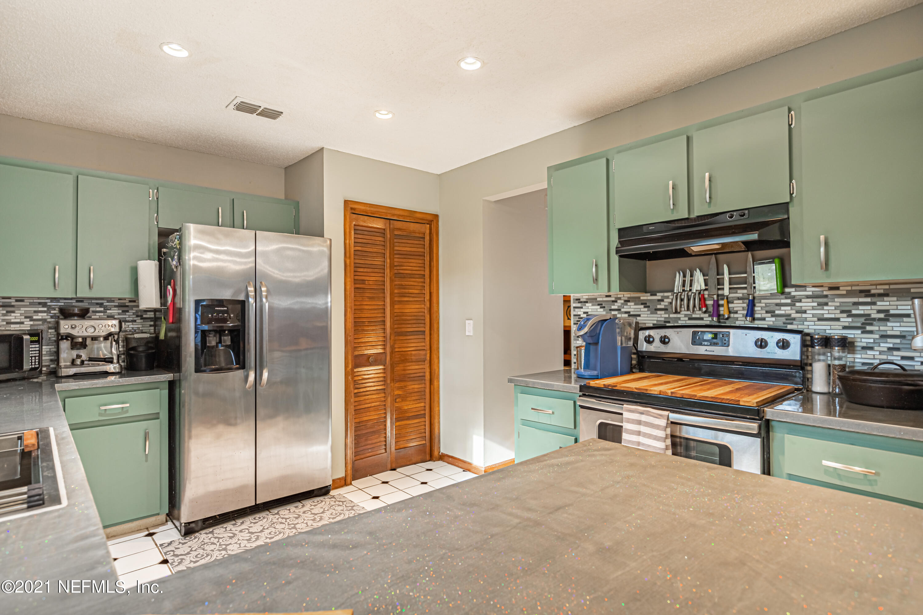 12825 Ridgemore Lane Jacksonville, FL 32258 - Photo 15 of 37 a kitchen with stainless steel appliances granite countertop a refrigerator and a stove top oven