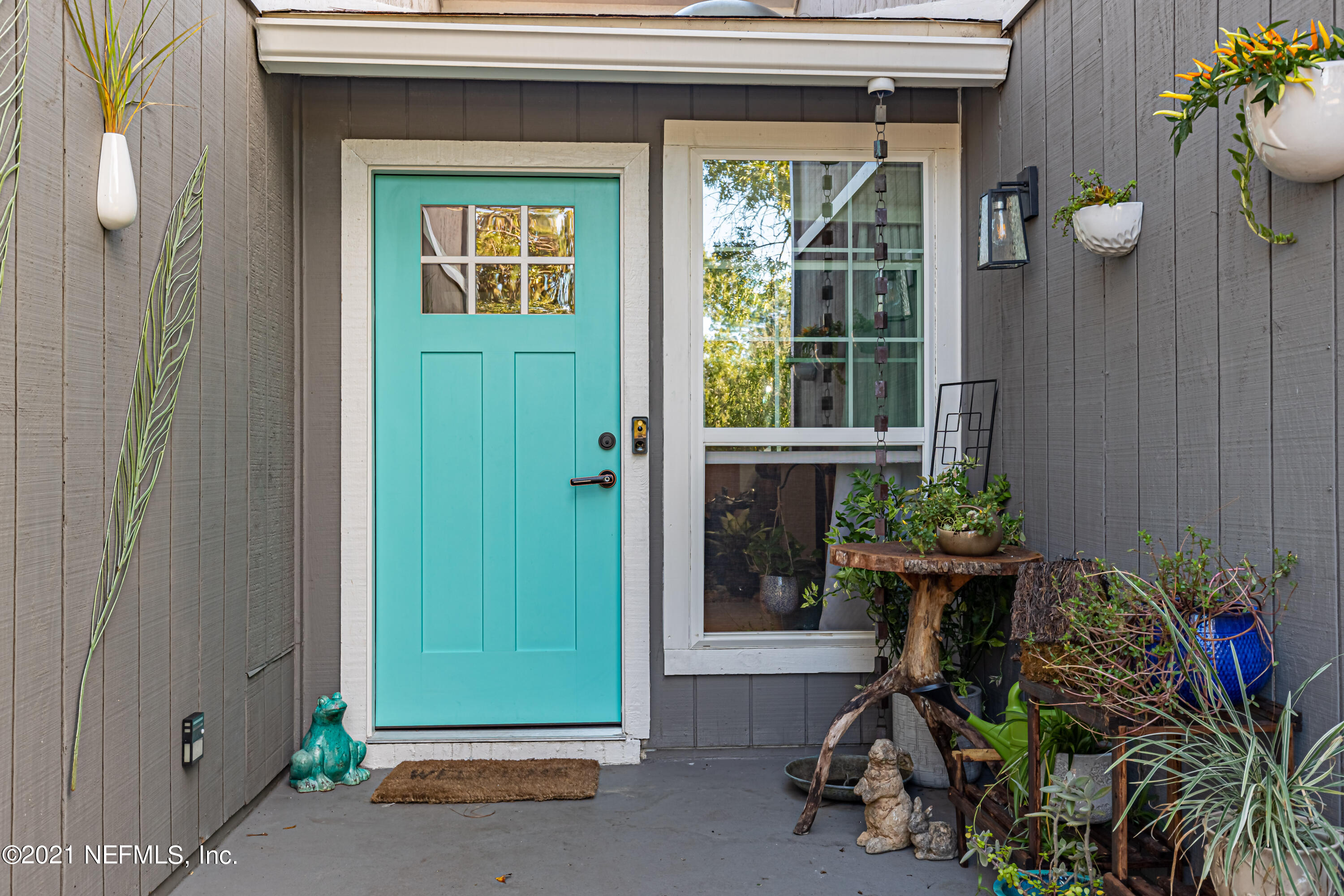 12825 Ridgemore Lane Jacksonville, FL 32258 - Photo 5 of 37 a front view of a house with a garden