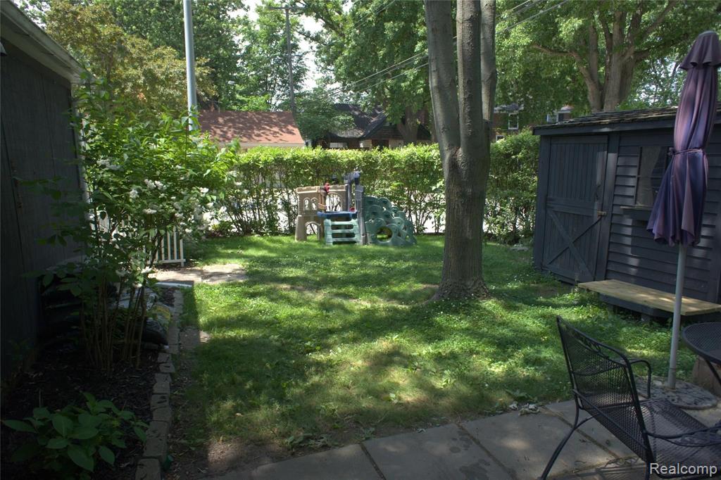 1340 Vernier Road Grosse Pointe Woods, MI 48236 - Photo 22 of 24