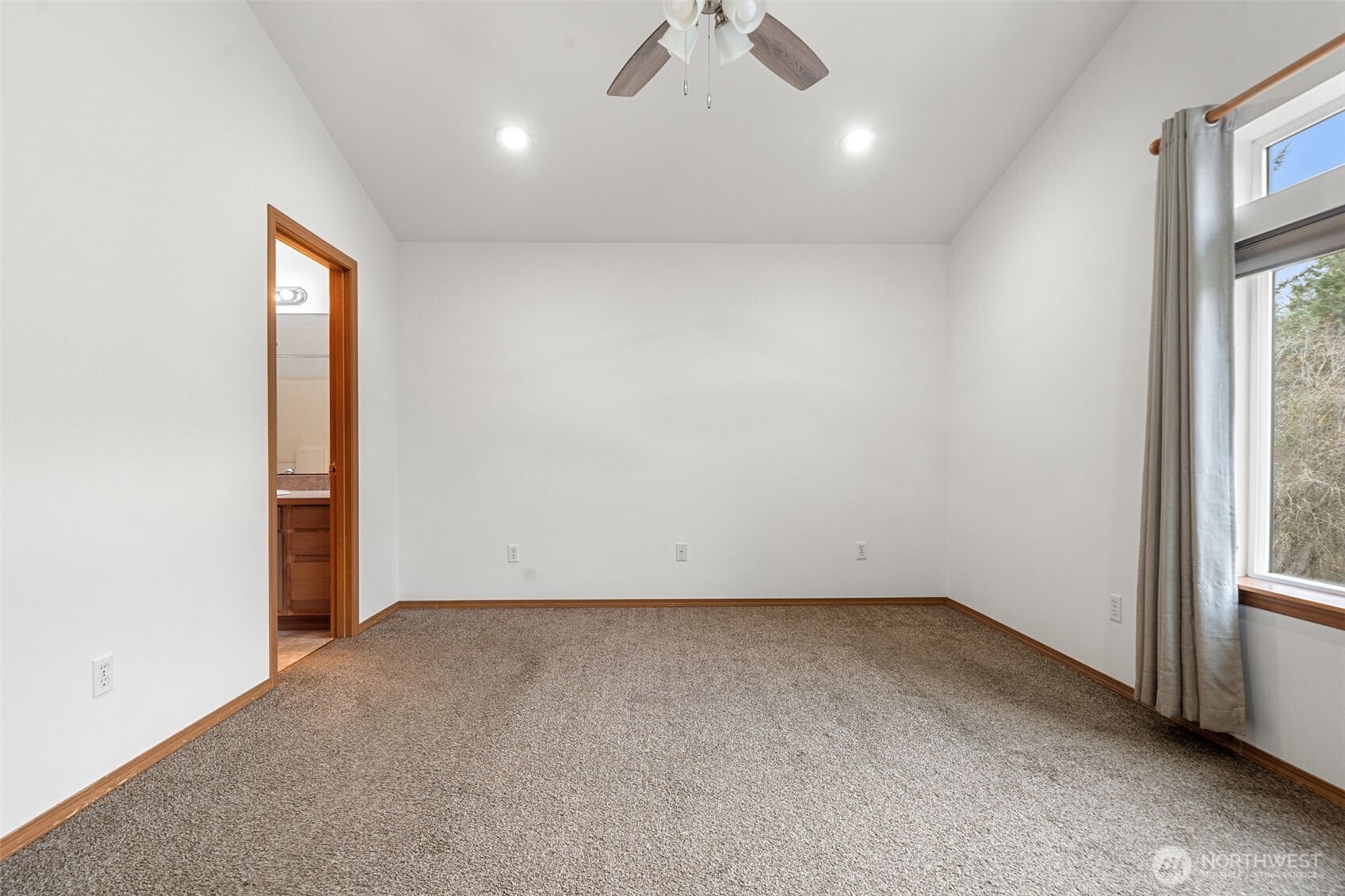 514 Southwest Hipkins Court Port Orchard, WA 98367 - Photo 27 of 39 an empty room with windows and entrance