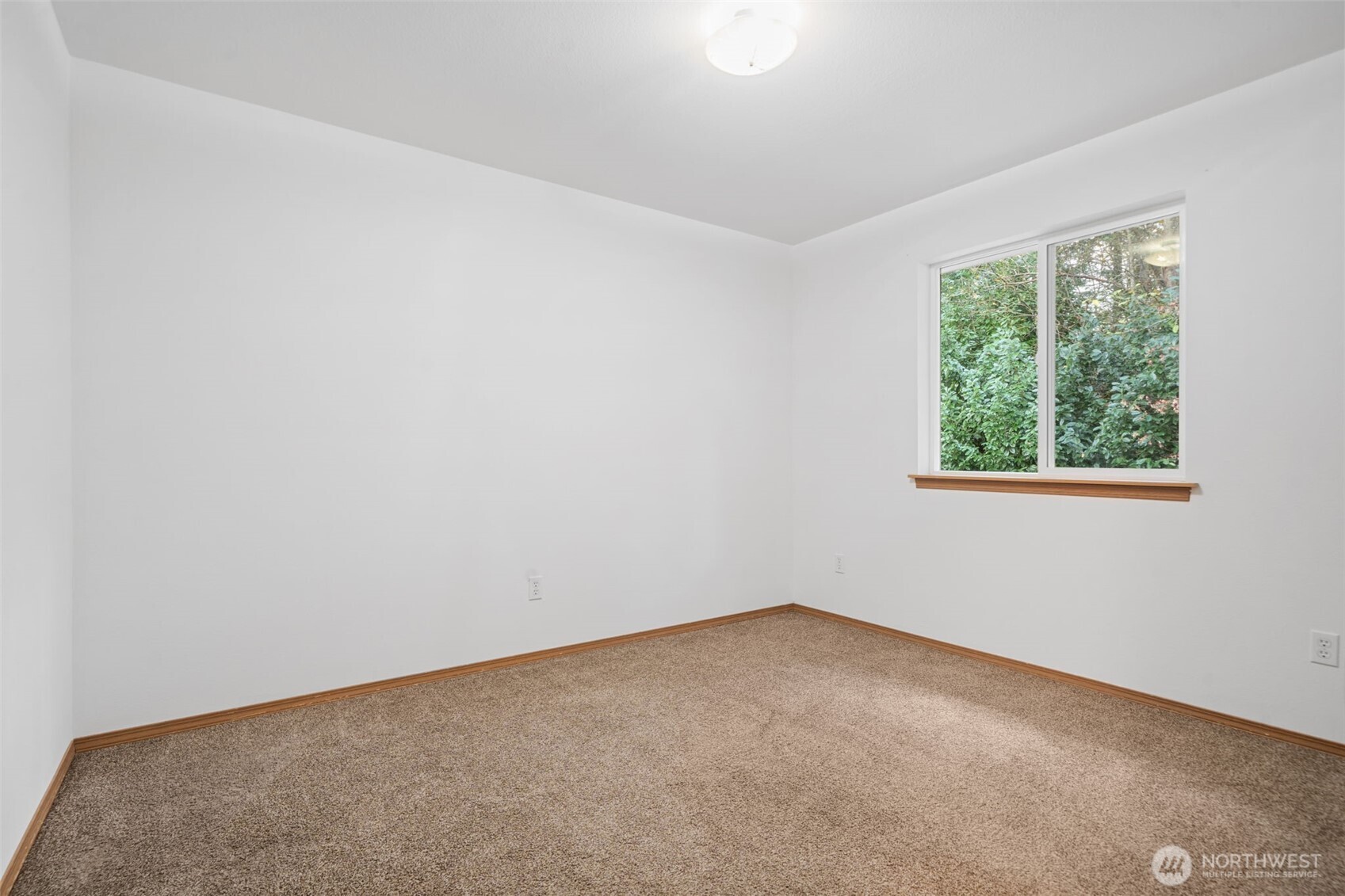 514 Southwest Hipkins Court Port Orchard, WA 98367 - Photo 32 of 39 an empty room with a window