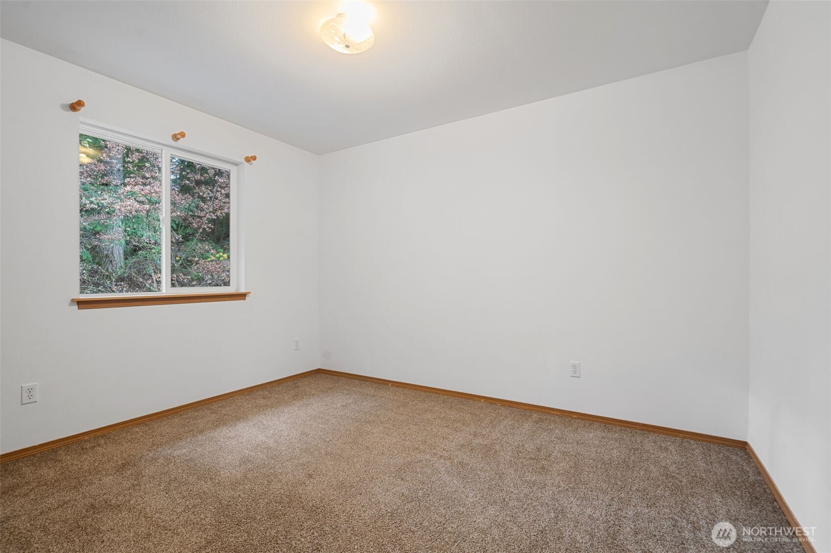 514 Southwest Hipkins Court Port Orchard, WA 98367 - Photo 34 of 39 an empty room with a window