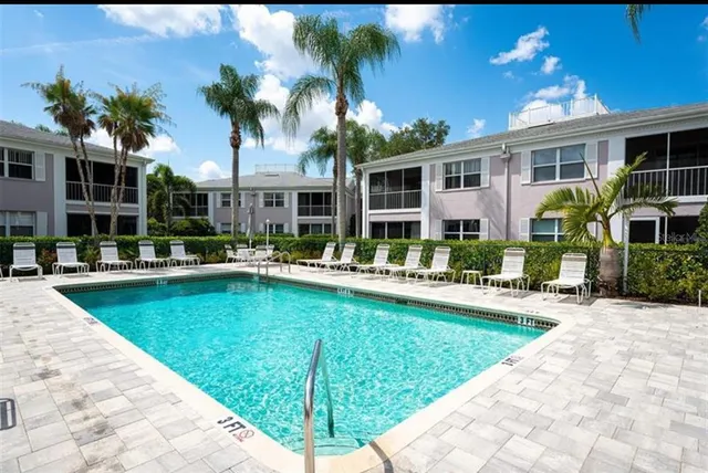 $325,000 | 5655 Sheffield Greene Circle, Unit 61, Sarasota, FL 34235