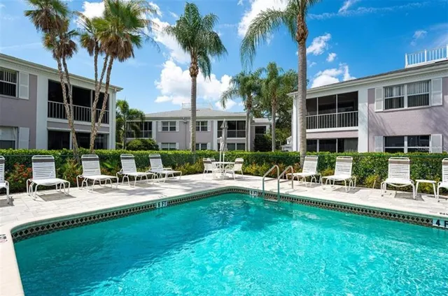 $325,000 | 5655 Sheffield Greene Circle, Unit 61, Sarasota, FL 34235