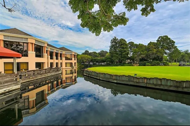 $325,000 | 5655 Sheffield Greene Circle, Unit 61, Sarasota, FL 34235