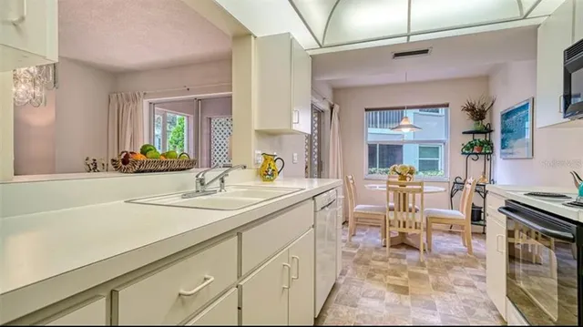 $325,000 | 5655 Sheffield Greene Circle, Unit 61, Sarasota, FL 34235