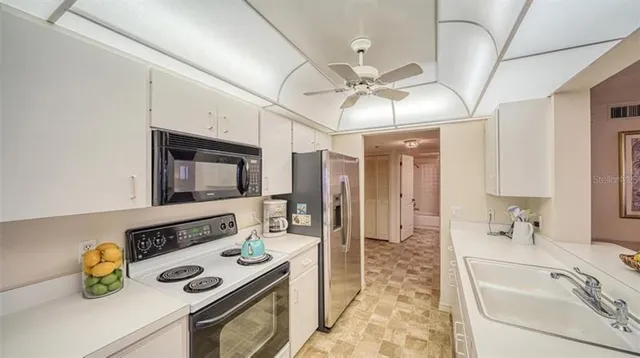 $325,000 | 5655 Sheffield Greene Circle, Unit 61, Sarasota, FL 34235