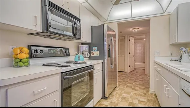 $325,000 | 5655 Sheffield Greene Circle, Unit 61, Sarasota, FL 34235