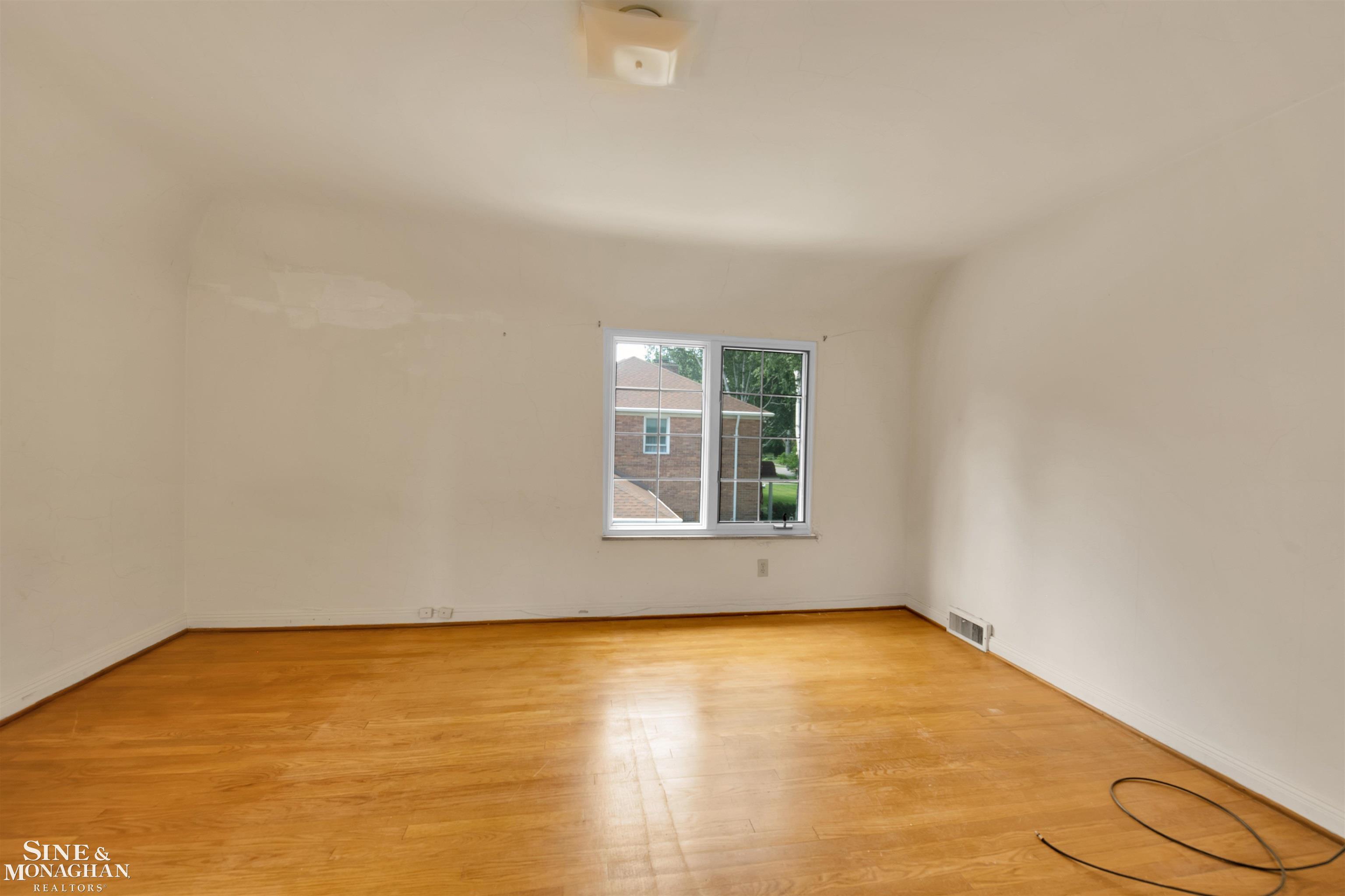 829 Trombley Road Grosse Pointe, MI 48230 - Photo 15 of 45 50149596-41b3d895-d1b2-42b2-ac50-fd6158fee1aa.JPG
