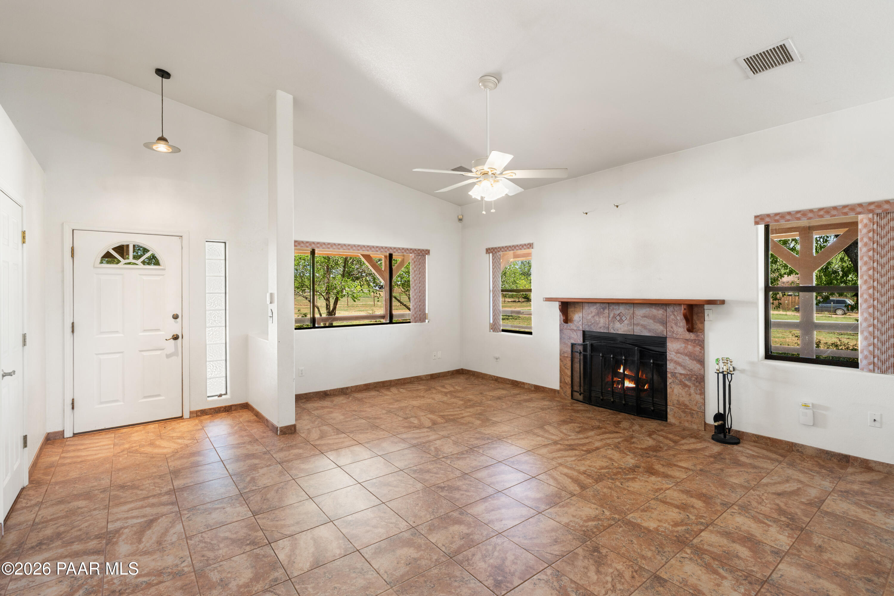 1525 Shadow Ridge Road Paulden, AZ 86334 - Photo 10 of 32 09-Living Room