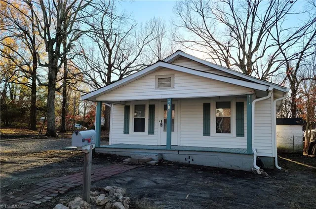 $1,250 | 318 Woodlawn Street, Thomasville, NC 27360