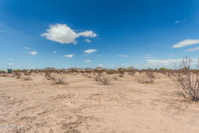 a view of a sky view