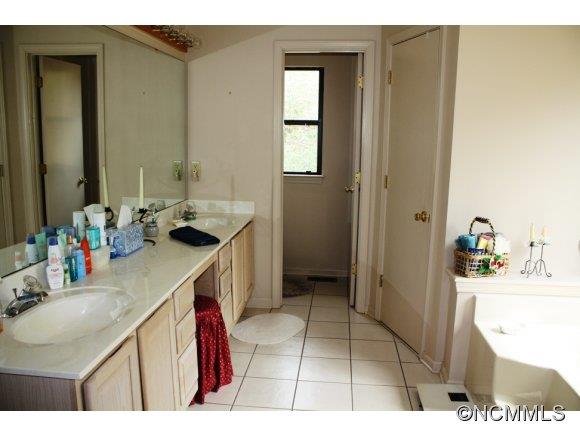 508 Hanging Rock Road Saluda, NC 28773 - Photo 10 of 22 Gallery Image 10