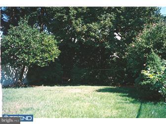 549 Netherwood Road Upper Darby, PA 19082 - Photo 3 of 12