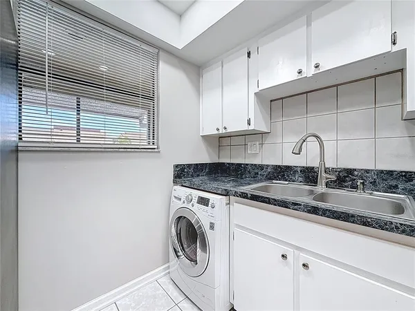 $1,300 | 890 North Village Drive North, Unit 204, St. Petersburg, FL 33716