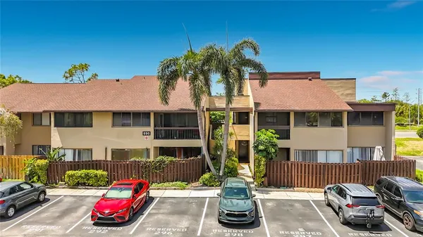 $1,300 | 890 North Village Drive North, Unit 204, St. Petersburg, FL 33716