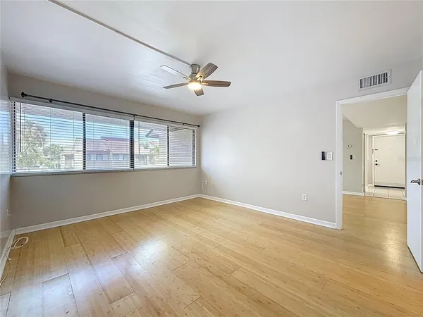 $1,300 | 890 North Village Drive North, Unit 204, St. Petersburg, FL 33716