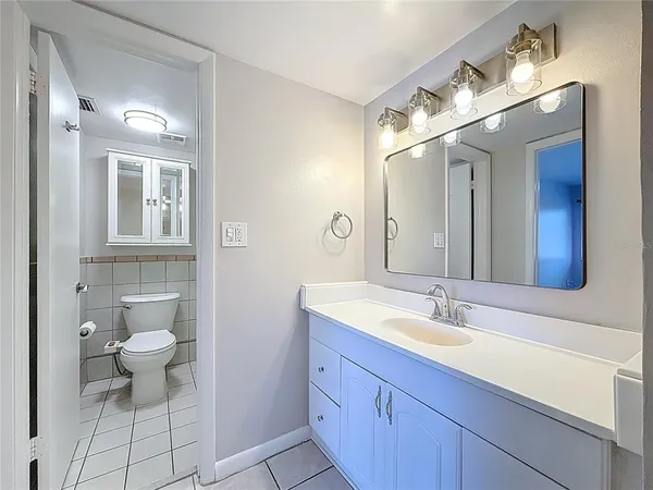 $1,300 | 890 North Village Drive North, Unit 204, St. Petersburg, FL 33716