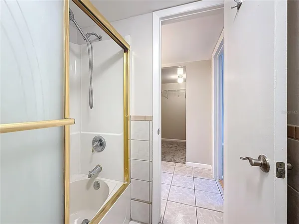 $1,300 | 890 North Village Drive North, Unit 204, St. Petersburg, FL 33716