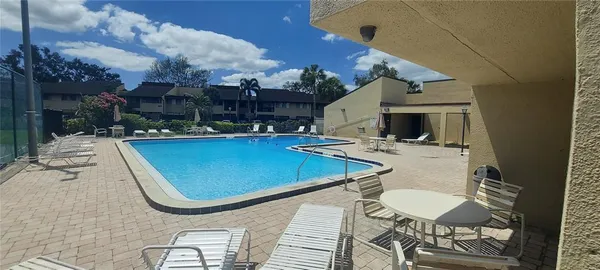 $1,300 | 890 North Village Drive North, Unit 204, St. Petersburg, FL 33716