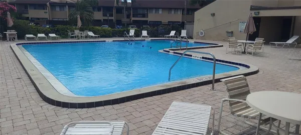 $1,300 | 890 North Village Drive North, Unit 204, St. Petersburg, FL 33716