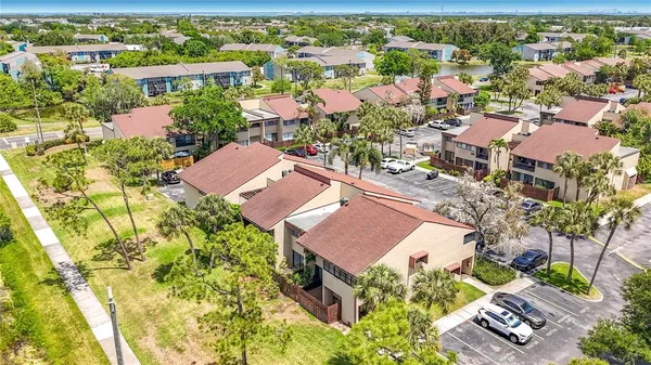 $1,300 | 890 North Village Drive North, Unit 204, St. Petersburg, FL 33716